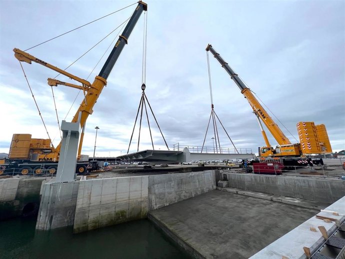 Rampa para el tráfico rodado en el muelle de Raos 7