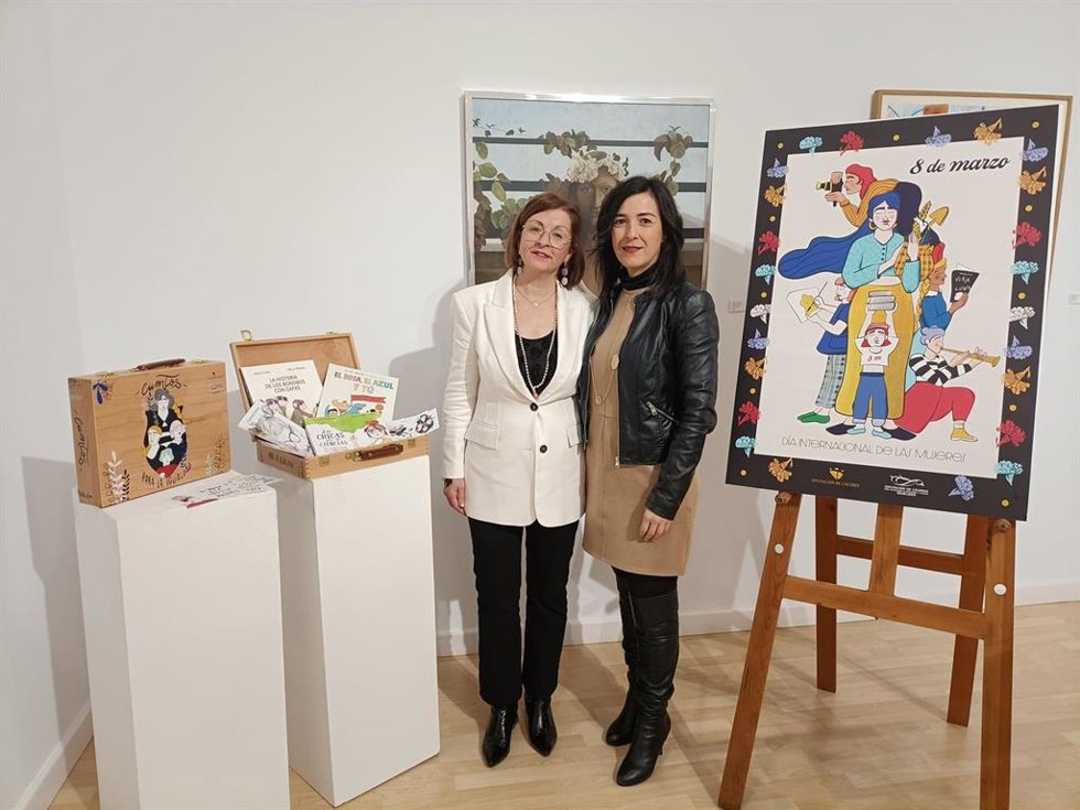 La diputada de Igualdad, Antonia Molina, y la vicepresidenta Primera de la Diputación de Cáceres, Esther Gutiérrez