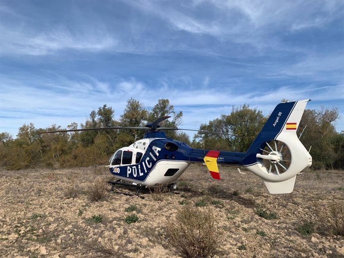 Archivo - Helicóptero de la Policía Nacional en una búsqueda.