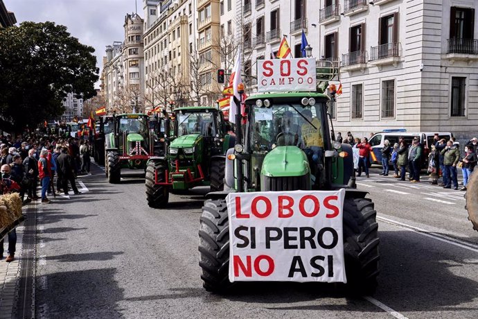 Archivo - Imagen de archivo de una protesta de ganaderos en Santander