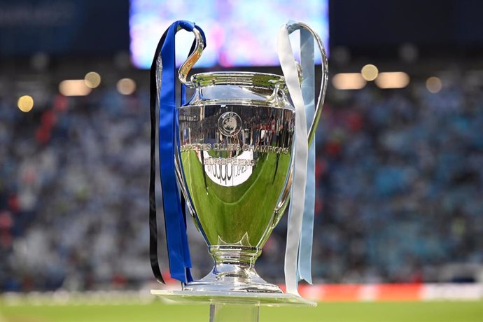 Archivo - Fotografía del trofeo de la Champions League. 