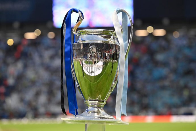 Archivo - 10 June 2023, Turkey, Istanbul: General view of the UEFA Champions League trophy ahead of the UEFA Champions League Final soccer match between Manchester City FC and Inter Milan at the Ataturk Olympic Stadium. Photo: Robert Michael/dpa