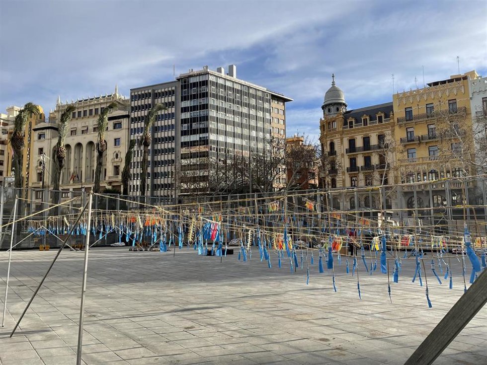 Imagen del montaje de la 'masclet' de este lunes a cargo de Pirotecnia Camp de Turia.
