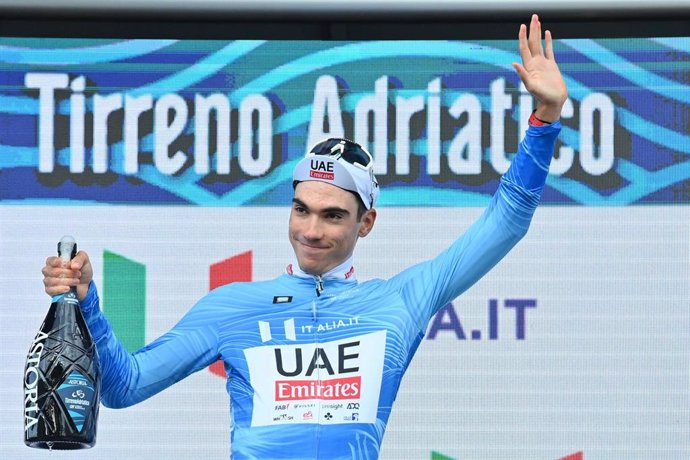 El ciclista español Juan Ayuso (UAE Team Emirates) gana la primera etapa y liderato provisional de la Tirreno-Adriático 2024