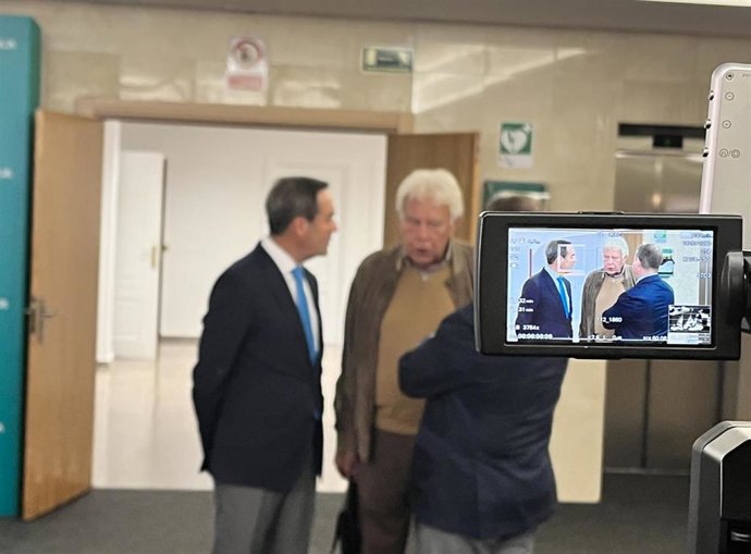 Archivo - José Bono, Felipe González y García-Page, en Toledo, en una foto de archivo