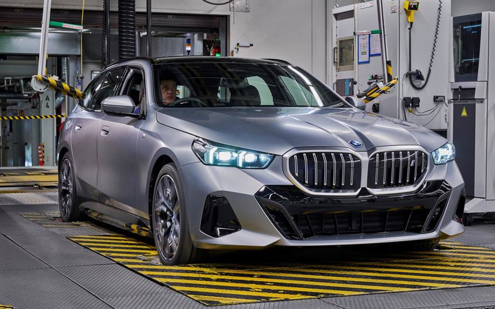 BMW comienza la producción de su nuevo Serie 5 Touring en su planta en Dingolfing.