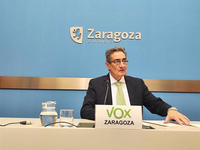 El portavoz del grupo municipal de VOX en el Ayuntamiento de Zaragoza, Julio Calvo