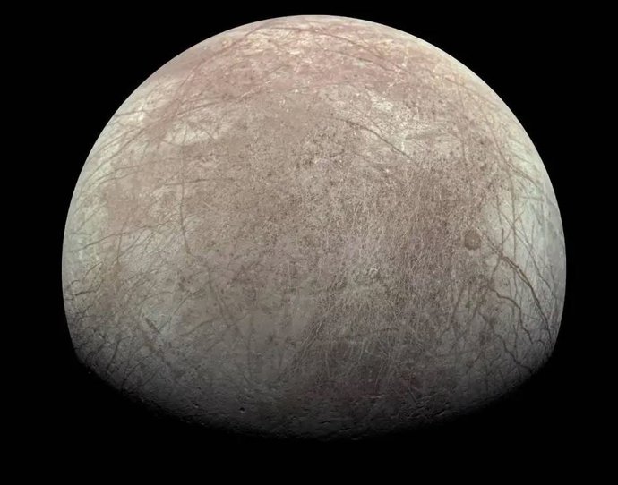 Luna Europa captada por la misión Juno