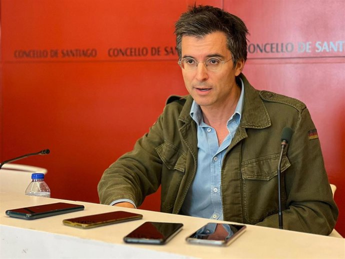 Verea ofrece una rueda de prensa.