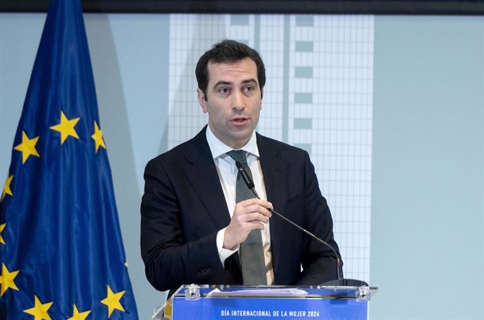El ministro de Economía, Comercio y Empresa, Carlos Cuerpo, inaugura la jornada 'La Mujer en la internacionalización de la Economía Española', en la sede del Ministerio, a 4 de marzo de 2024, en Madrid (España). Durante el acto, que se ha celebrado con 