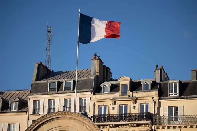 Archivo - September 21, 2023, Paris, France, France: The flag of France from the Elysee presidential Palace.