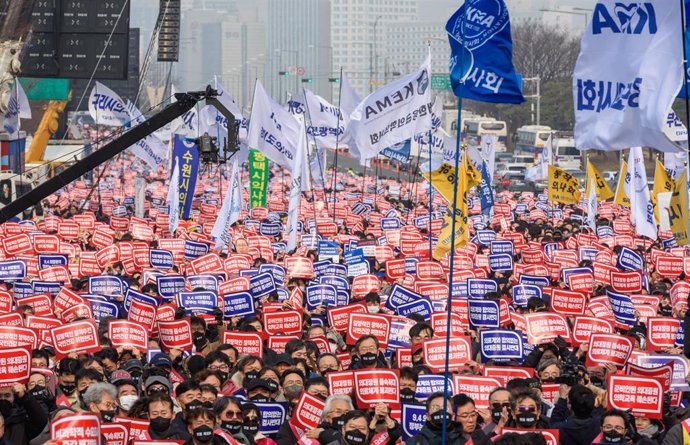 Manifestación de médicos en prácticas en Seúl, Corea del Sur