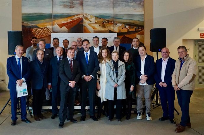 Frutos con su ejecutiva de la Federación de Empresarios de Hostelería de Andalucía