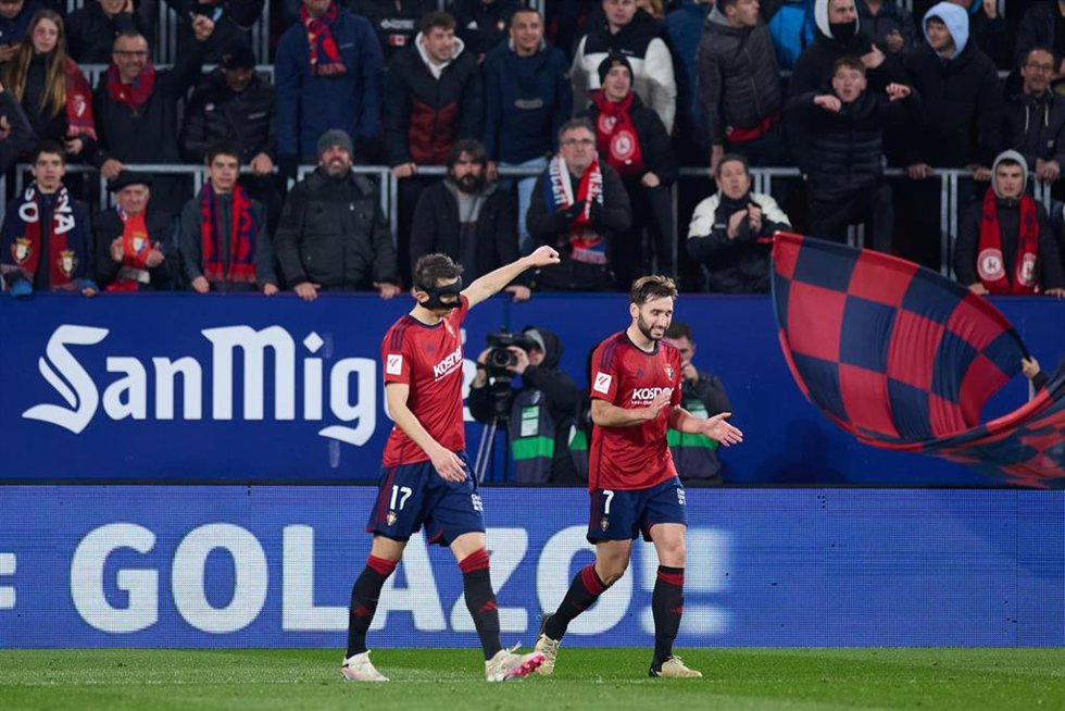 Ante Budimir celebra su gol en el Osasuna-Deportivo Alavés