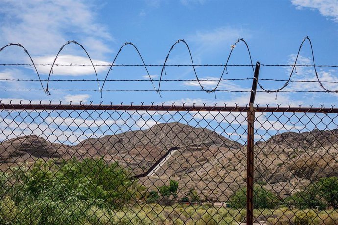 Archivo - Frontera entre EEUU y México a la altura de El Paso, Texas