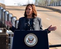 Harris traslada a Gantz su preocupación por la "horrible tragedia" tras el ataque contra un convoy humanitario en Gaza