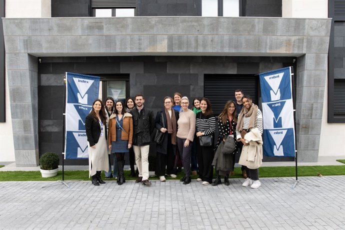 Visita de VELUX a Casa Geosolarde Carbono Positivo.