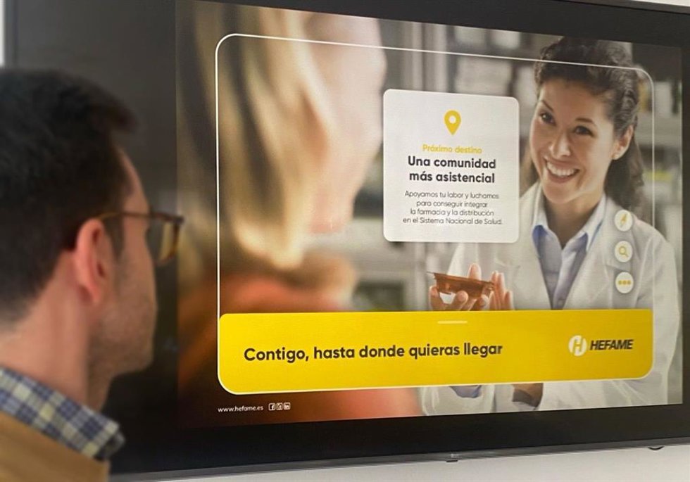 Imagen de la nueva campaña de Hefame, 'Contigo, hasta donde quieras llegar'