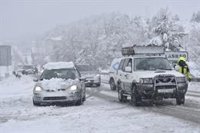 La nieve y el riesgo de aludes mantienen cerrado el Portalet y circulación complicada en el Pirineo y Teruel