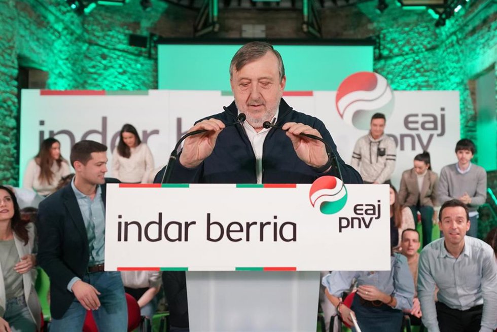 El presidente del ABB del EAJ-PNV, José Antonio Suso, interviene durante un acto del PNV, en el Palacio de Villa Suso, a 24 de febrero de 2024, en Vitoria-Gasteiz, Álava