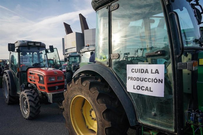 Varios tractores en una jornada de protestas en Vitoria