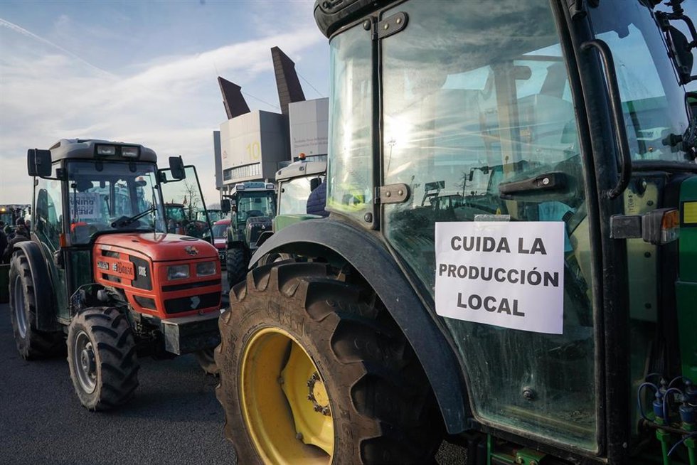 Varios tractores en una jornada de protestas en Vitoria