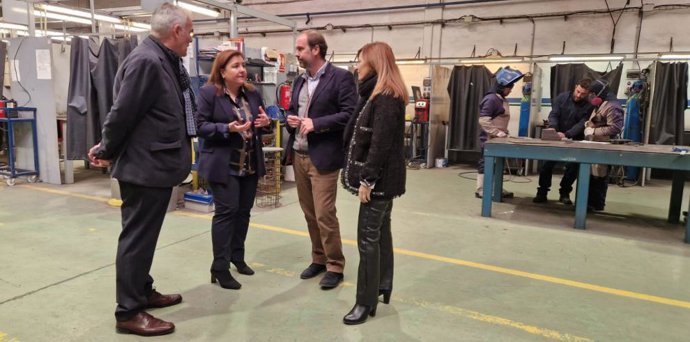 La directora del INAEM, Ana López, en su visita al centro de formación de Ordesa Activa