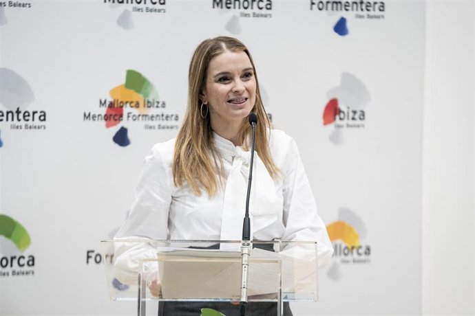 Archivo - La presidenta del Govern, Marga Prohens, interviene en el stand de las Islas Baleares, durante la primera jornada de la Feria Internacional de Turismo, FITUR 2023, en IFEMA Madrid, a 24 de enero de 2024