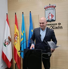 El portavoz del Gobierno del Ayuntamiento de Gijón, Jesús Martínez Salvador (Foro), en rueda de prensa en el Consistorio gijonés.