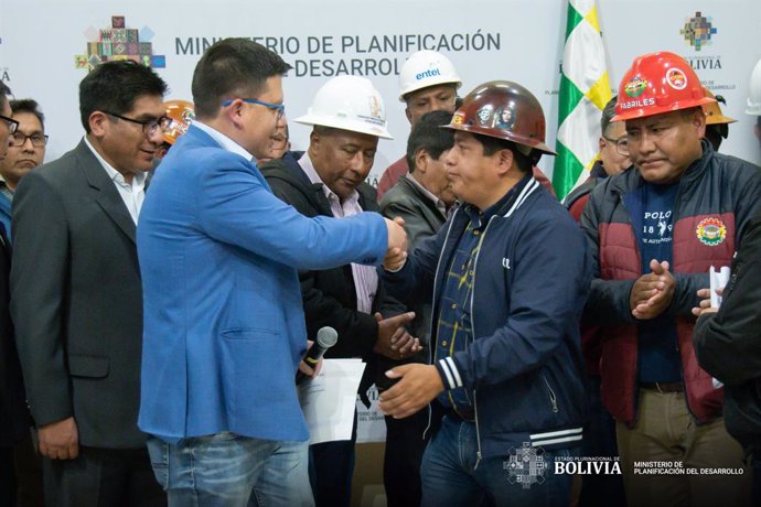 El Gobierno y la Central Obrera Boliviana se reúnen este martes para debatir una subida del salario mínimo