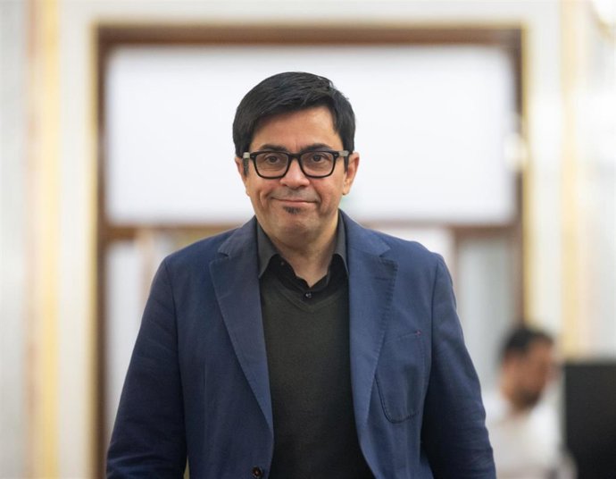 Archivo - El secretario primero de la Mesa del Congreso, Gerardo Pisarello, a su llegada a una reunión de la Mesa del Congreso, en el Congreso de los Diputados, a 12 de diciembre de 2023, en Madrid (España).