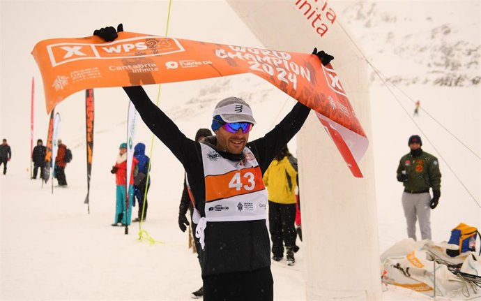 El italiano Álex Baldaccini, campeón del mundo de raquetas de nieve en Fuente Dé.