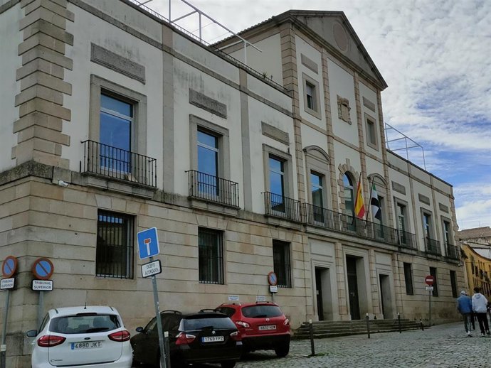 Fachada principal de la sede del Tribunal Superior de Justicia de Extremadura (TSJEx).