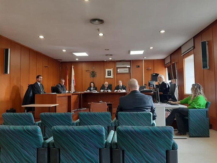 Juicio al acusado de intentar matar a otro de un navajazo, junto a un pub de Liérganes
