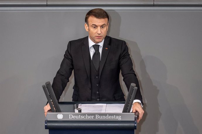 Archivo - 22 January 2024, Berlin: Emmanuel Macron, President of France, speaks at the memorial service for the deceased former President of the Bundestag Wolfgang Schaeuble in the plenary chamber of the German Bundestag. Photo: Michael Kappeler/dpa
