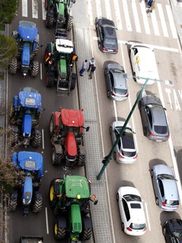 Los tractores cruzan la calle de San Ildefonso de Valladolid, Archivo