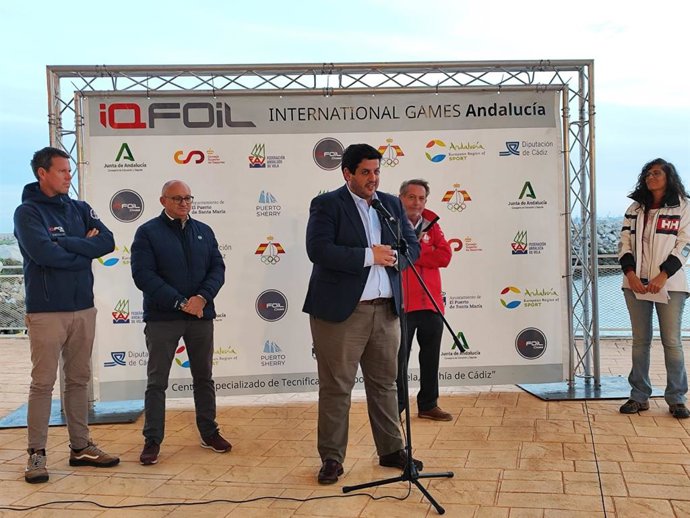 El delegado territorial de Turismo, Cultura y Deporte de la Junta de Andalucía en Cádiz, Jorge Vázquez, en la inauguración de la International iQFOil Games