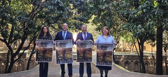 El alcalde de El Real y el delegado del Gobierno andaluz, en el presentación del evento.
