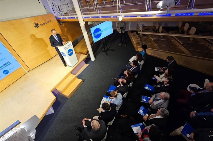 El consejero de Educación, Formación Profesional y Empleo, Víctor Marín, durante su intervención en los '41 Diálogos de Educación organizados por la Confederación de Padres de Alumnos (COFAPA)