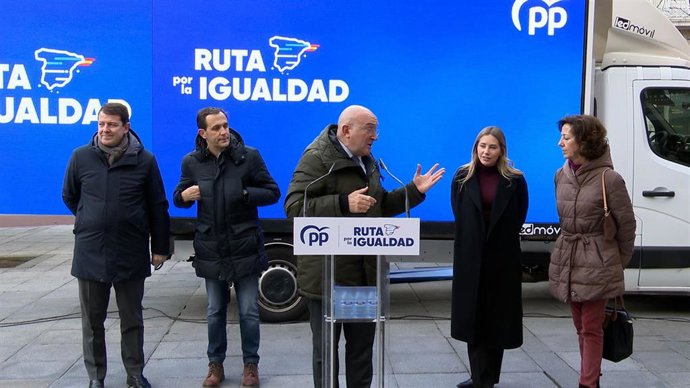 Carnero interviene en el acto de la Ruta por la Igualdad del PP que ha recalado en Valladolid