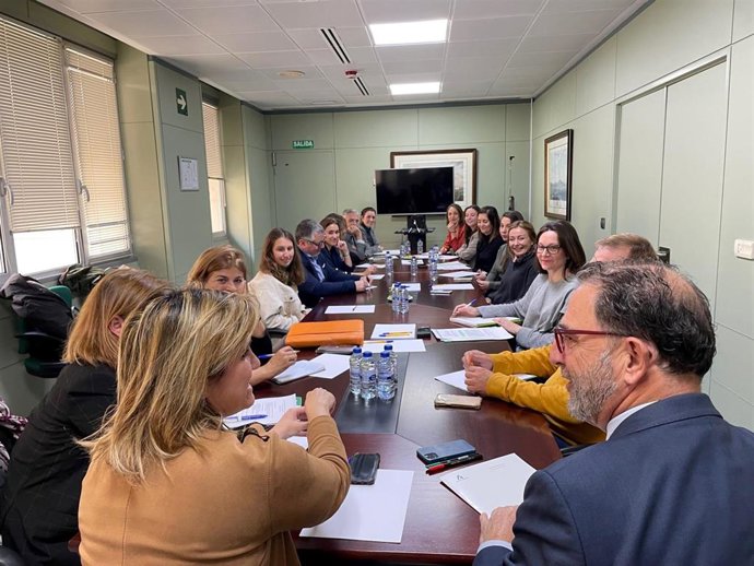 La Delegación de Salud y Consumo de la Junta en Málaga acoge una reunión con la directora general de Atención Sociosanitaria, Salud Mental y Adicciones, Trinidad Rus, sobre tratamiento de adicciones en centros penitenciarios.
