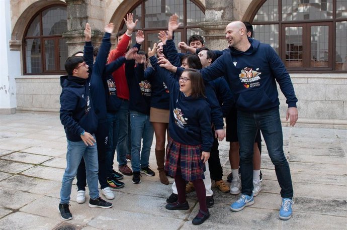 La Diputación de Cáceres financia un campus inclusivo de baloncesto entre el Sagrado Corazón y el Baskonia
