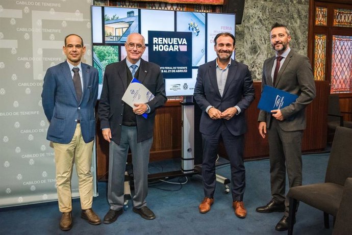 Foto de familia tras la presentación de la Feria 'Renueva Hogar 2024'