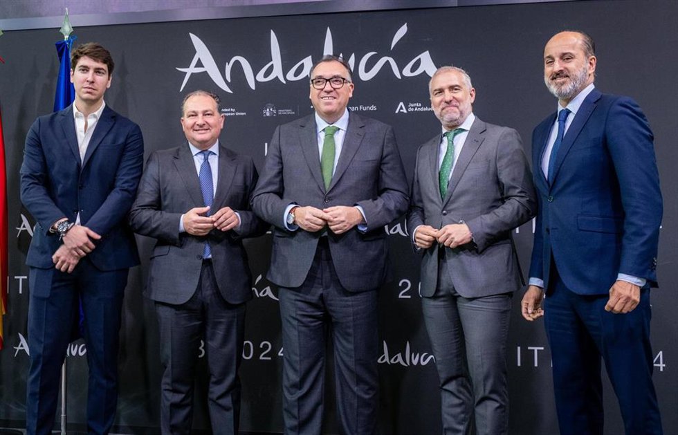 El presdidente de la Diputación de Huelva, David Toscano, junto a otras autoridades en la ITB de Berlín.