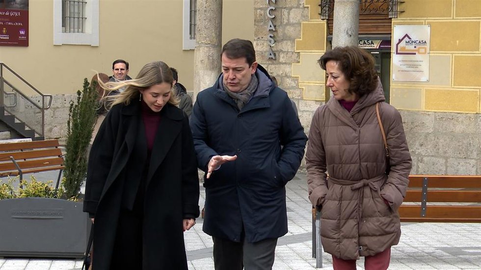 La vicesecretaria de Movilización y Reto Digital del PP, Noelia Núñez, junto al presidente del PP en Castilla y León