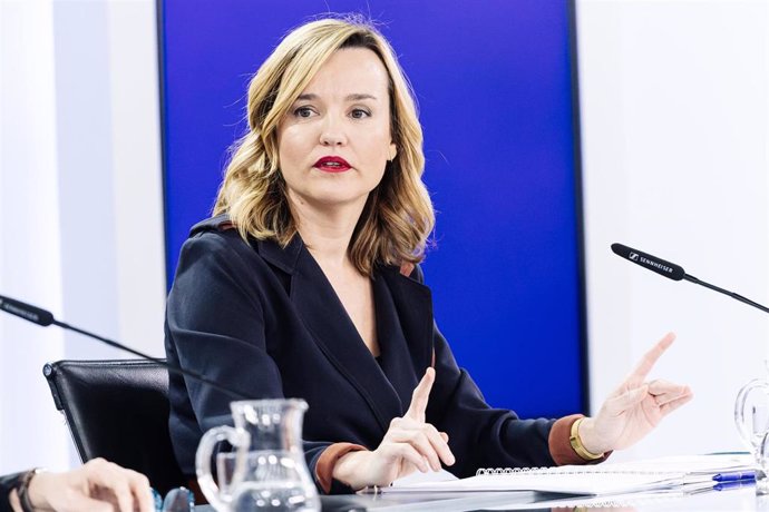 La portavoz del Gobierno y ministra de Educación, Formación Profesional y Deportes, Pilar Alegría, durante una rueda de prensa posterior a la reunión del Consejo de Ministros, en el Palacio de la Moncloa, a 5 de marzo de 2024, en Madrid (España).