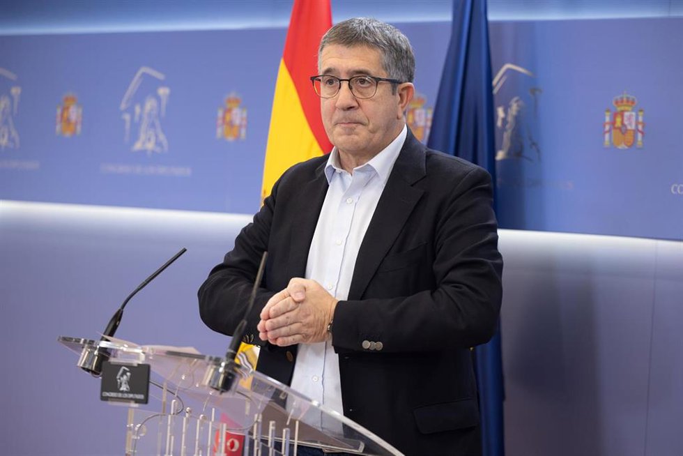 El portavoz del PSOE en el Congreso, Patxi López, en rueda de prensa