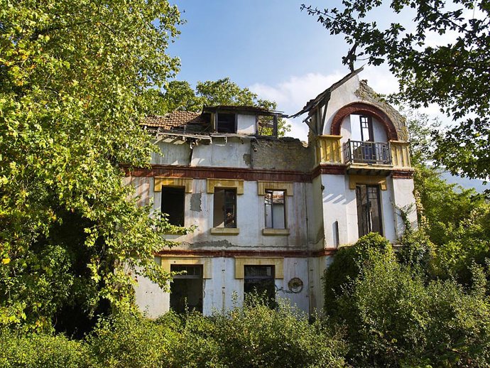 Antigua estación del ferrocarril Vasco-Navarro, en Atauri