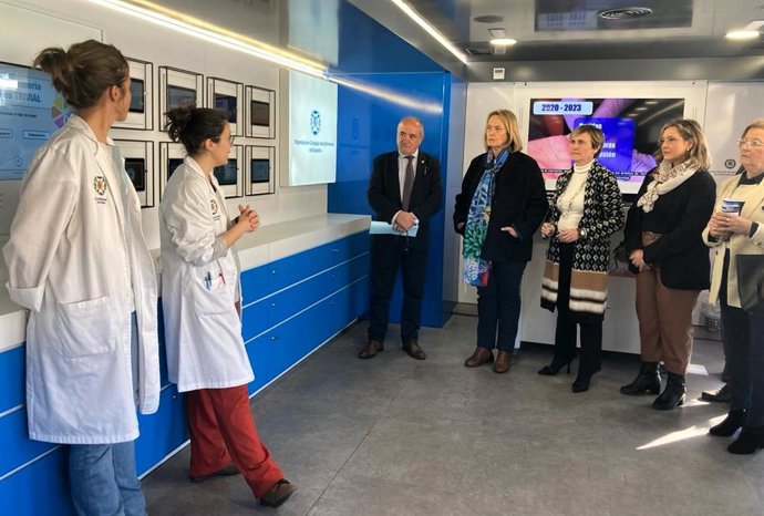 La Ruta Enfermera llega a Motril para educar a la ciudadanía en cuidados de la salud