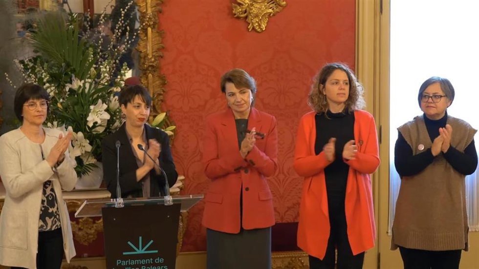 Todos los partidos menos Vox piden por el 8M más políticas de conciliación y para reducir la brecha salarial.